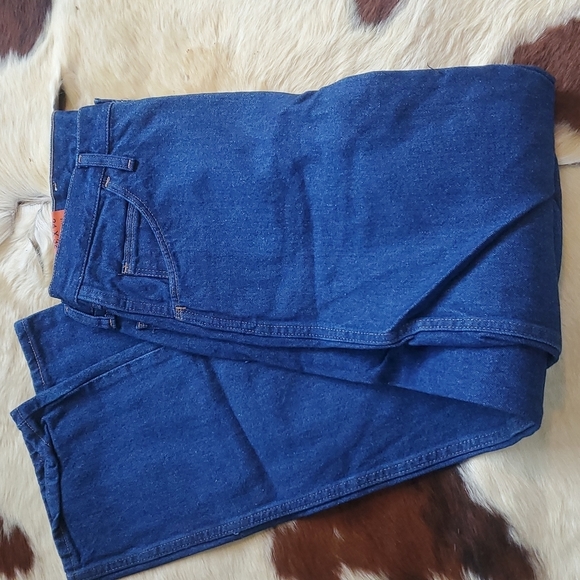 RUSTLER - Picture 1 of 3